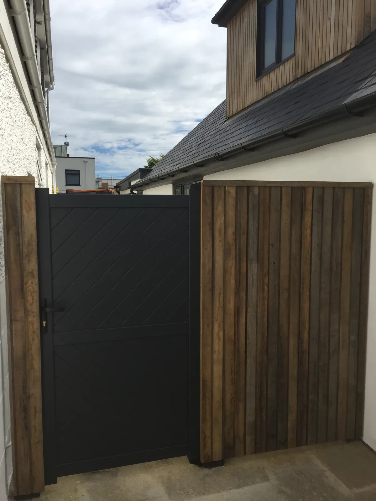 Exterior cladding & gates, photo 1