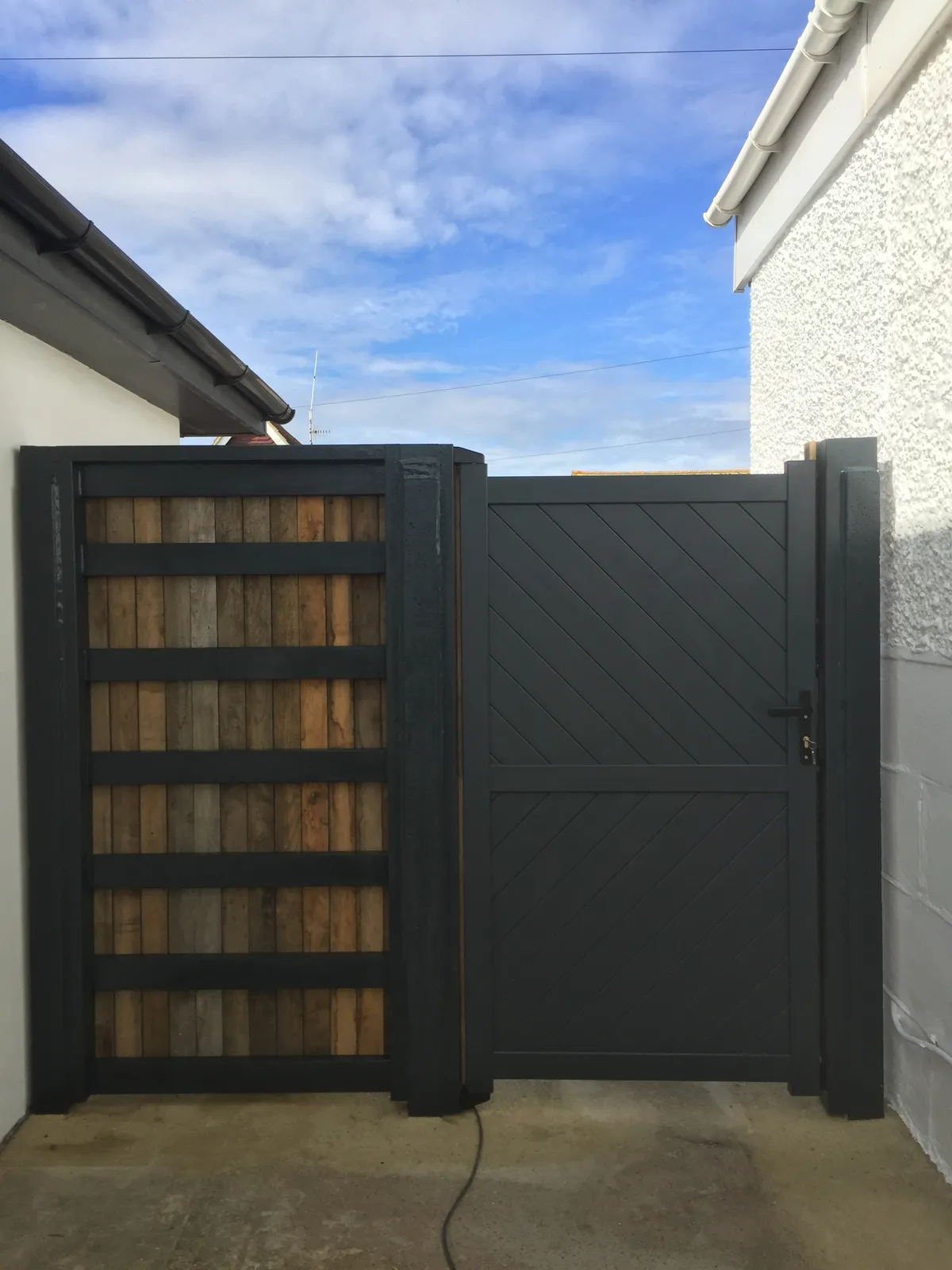 Exterior cladding & gates, photo 2